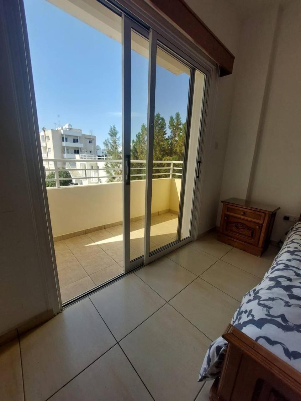 Sunny 2 Bedroom Larnaca Center Exteriér fotografie