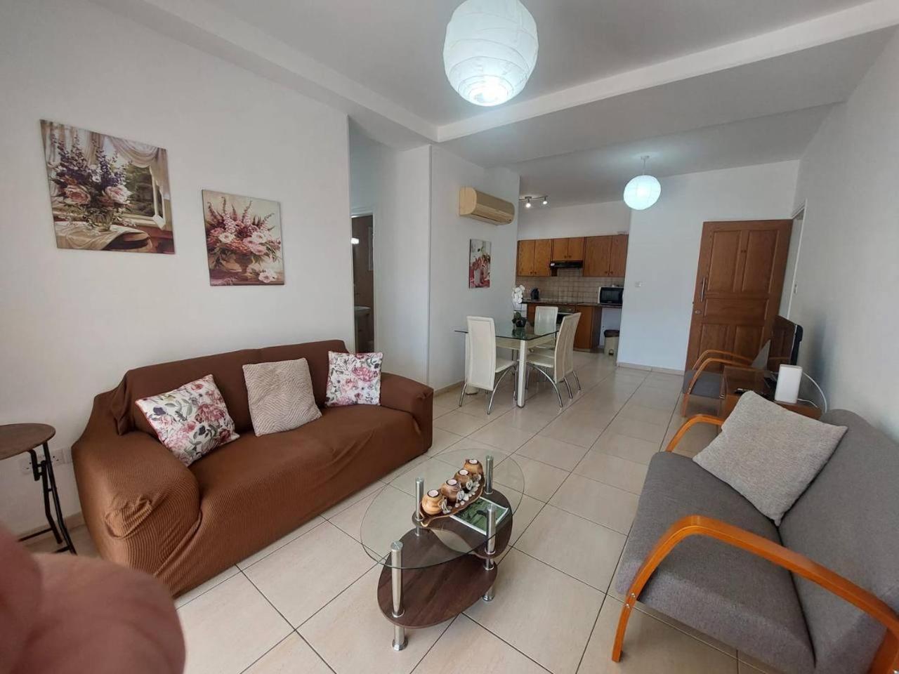 Sunny 2 Bedroom Larnaca Center Exteriér fotografie