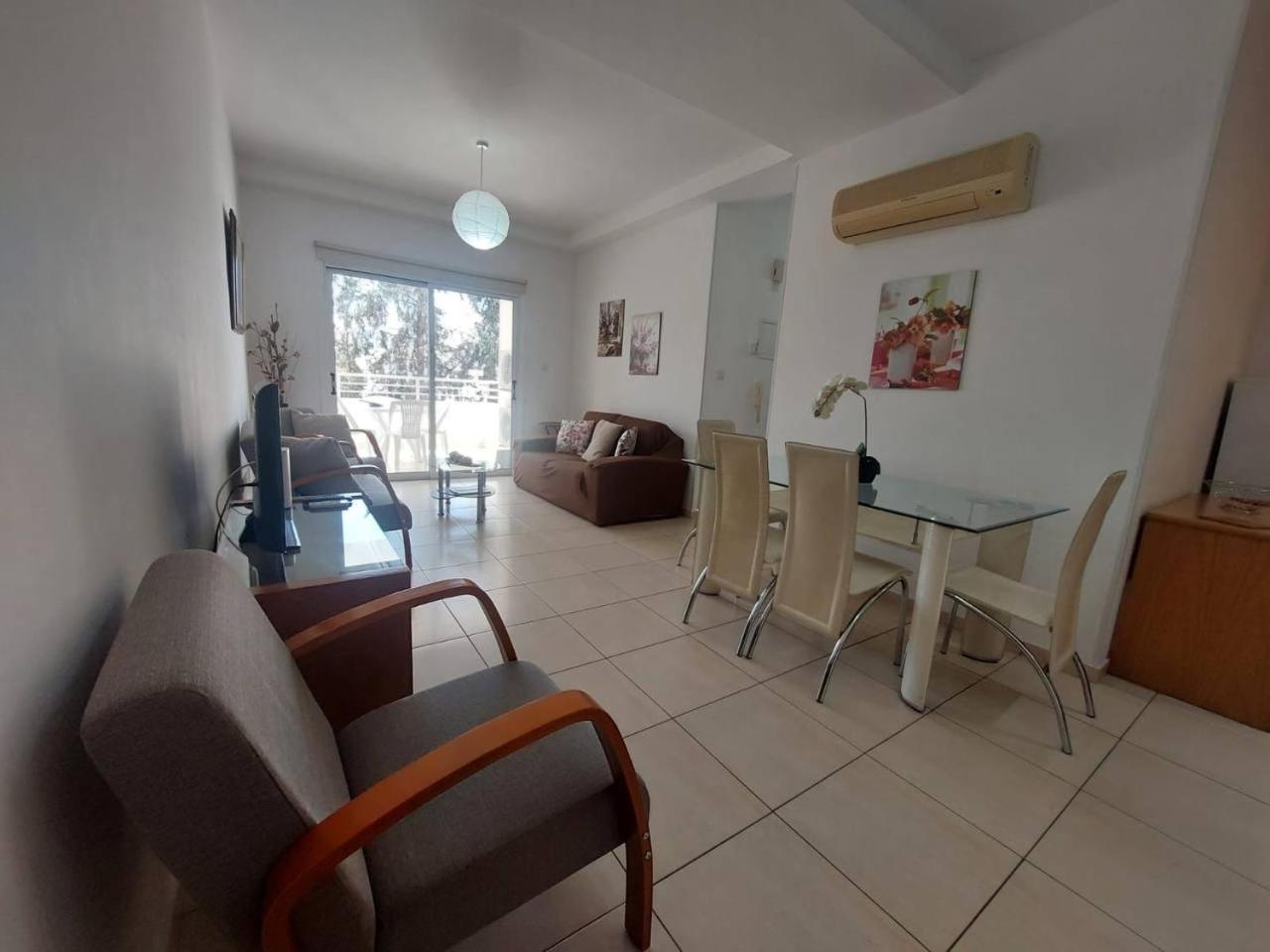 Sunny 2 Bedroom Larnaca Center Exteriér fotografie