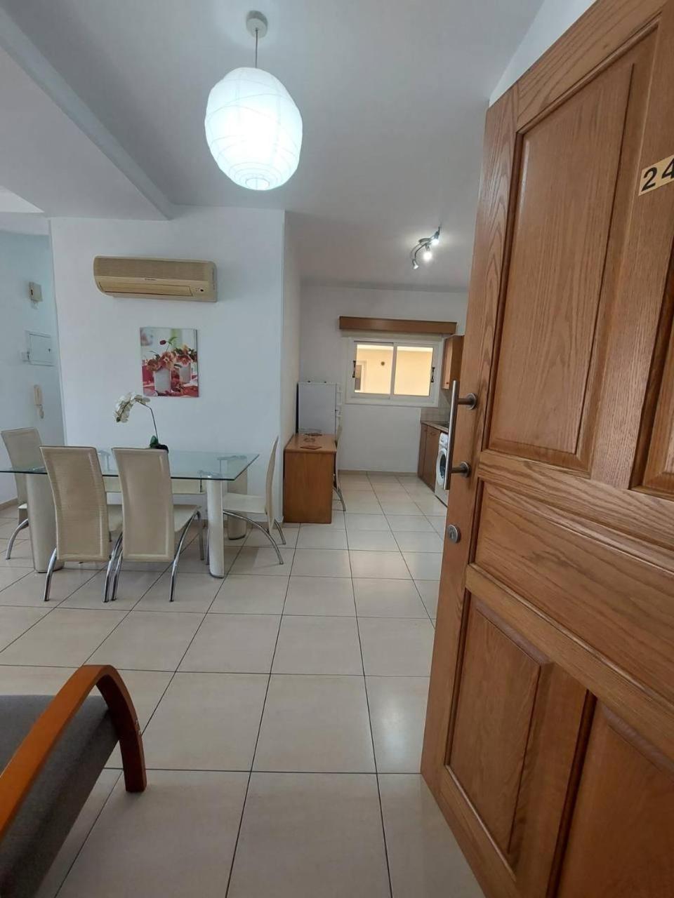 Sunny 2 Bedroom Larnaca Center Exteriér fotografie