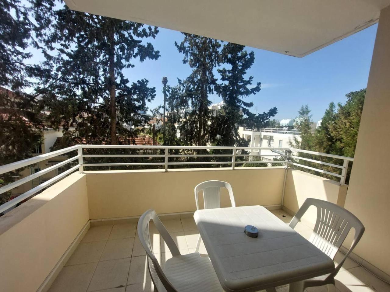 Sunny 2 Bedroom Larnaca Center Exteriér fotografie